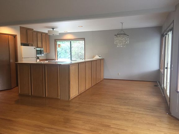 5th image of 15808 E Shore Dr