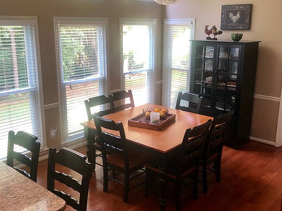 5th image of 1010 Thornwood Cir