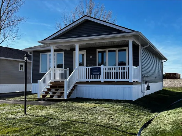 19 Bluffs View Blvd, Huron Haven, ON N7A 0C1