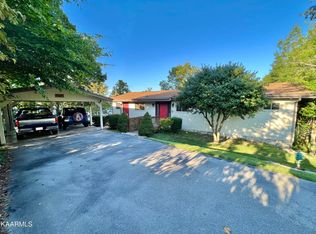 8107 River Dr, Oak Ridge, TN 37830