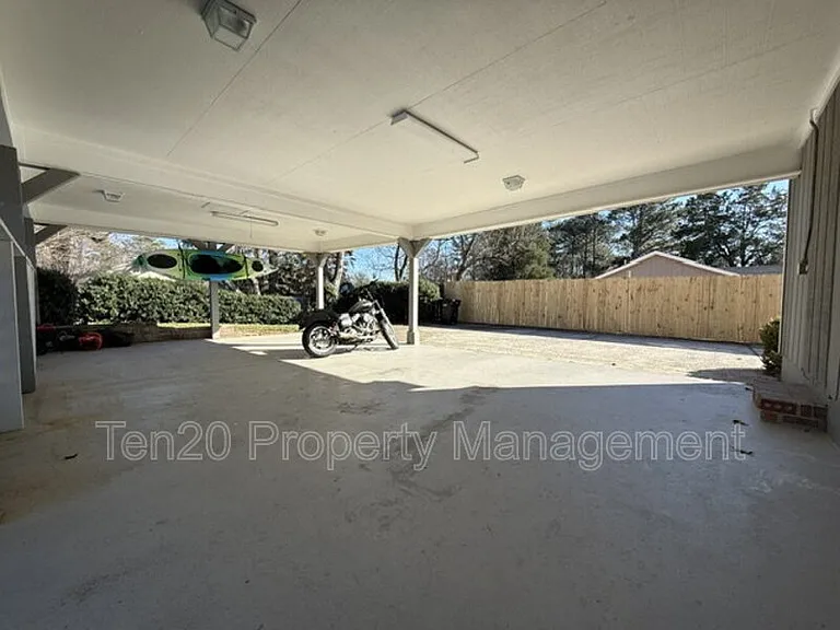 7332 Kirkwood Dr — Photo 10