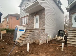 52 Bell St, Staten Island, NY 10305