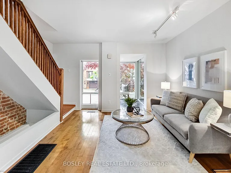 140 Helendale Ave — Photo 7