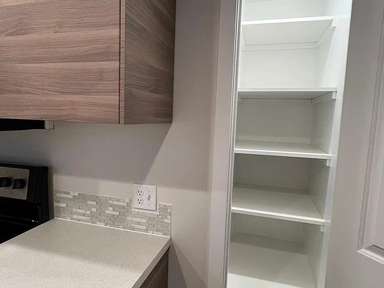 570 Horrocks Dr — Photo 7