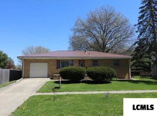 620 N Madison St, Clinton, IL 61727