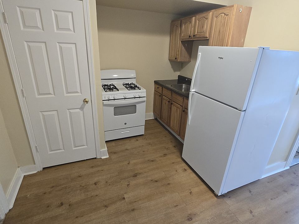 1st image of 256 Davenport Ave APT 2