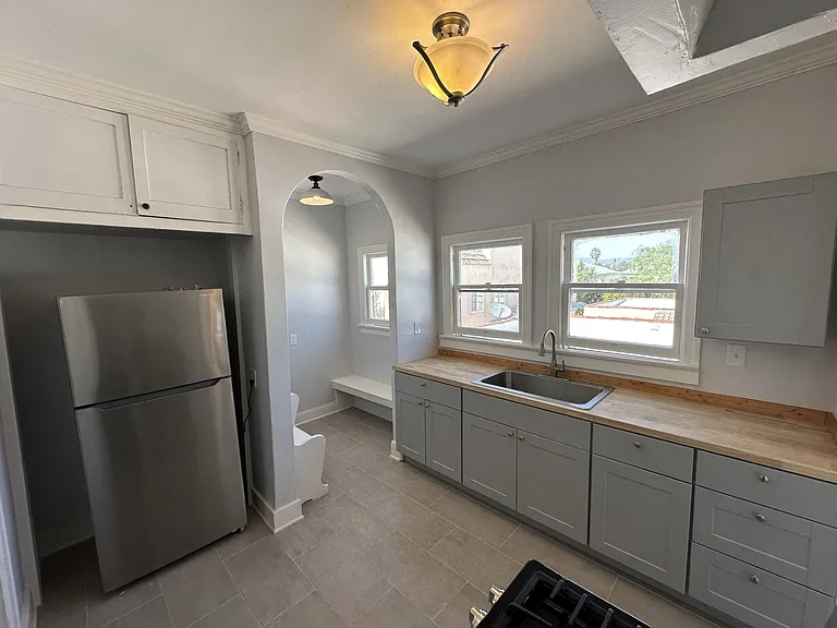 1225 S Plymouth Blvd #1225 — Photo 3