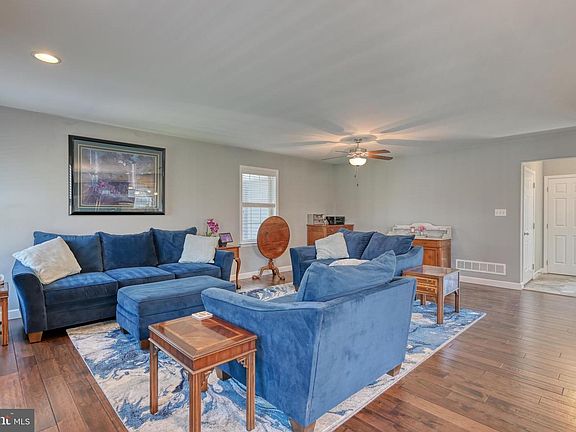 5th image of 62 Regina Dr