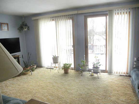 2nd image of 107 Calumet Dr