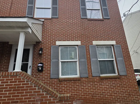611 Artisan St, Trenton, NJ 08618