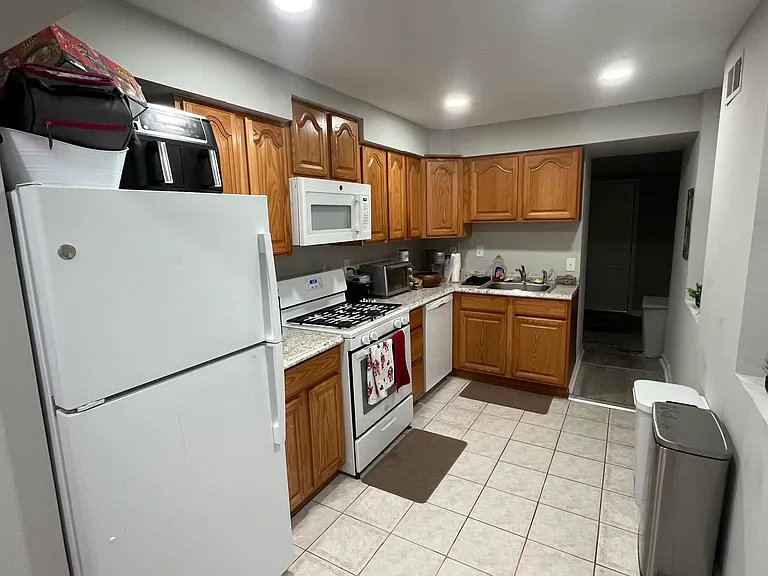 1415 Clarkson St — Photo 6
