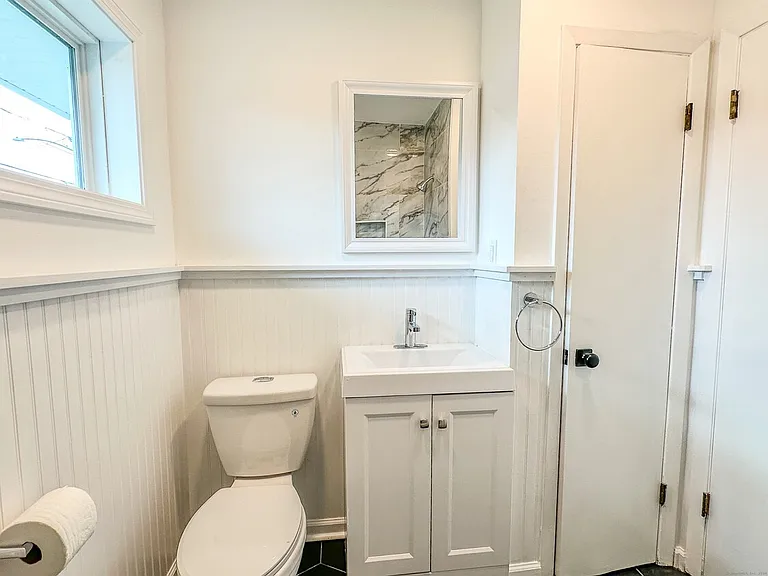 52 Dewey St — Photo 7
