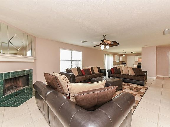 3rd image of 1810 Grove Court Dr