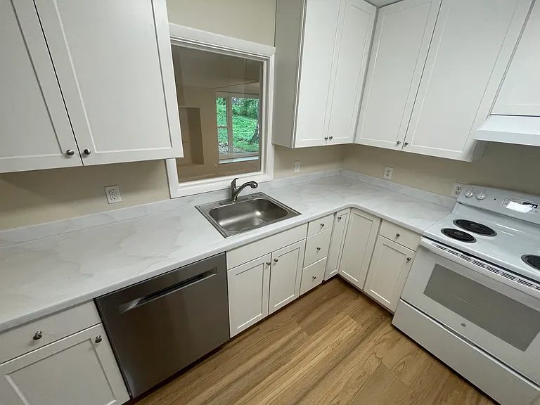 99 Nevada Ave — Photo 14