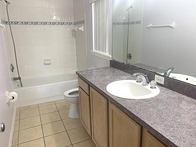 1821 Courtland St — Photo 11