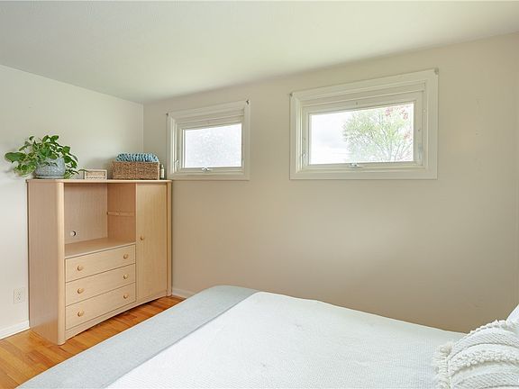 5th image of 117 Sargent Ln
