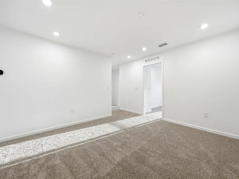 132 Royal Ranch Rd — Photo 12