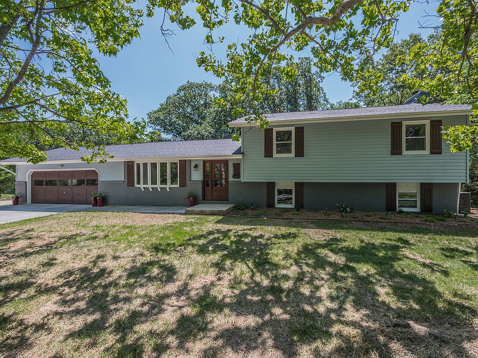2nd image of 620 Brierwood Dr