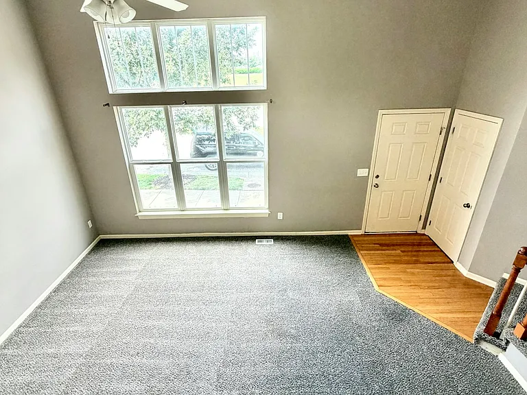 224 N Hedge Ln — Photo 2