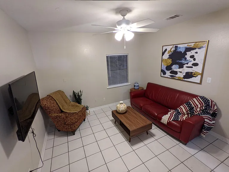 1258 Holliday Dr #B — Photo 8