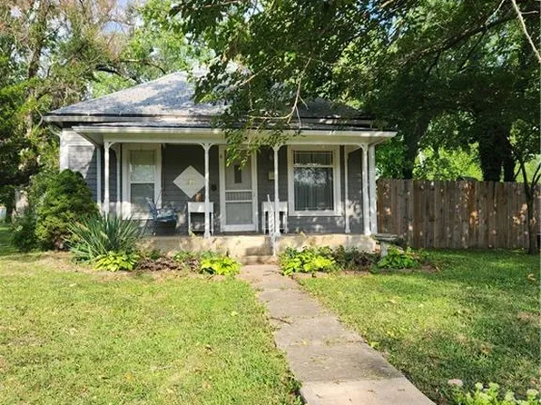 715-711 S Buckeye St, Iola, KS 66749