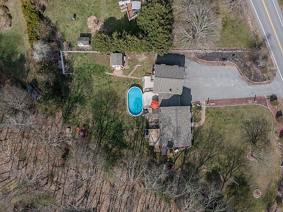 2nd image of 18 Smith Corner Rd