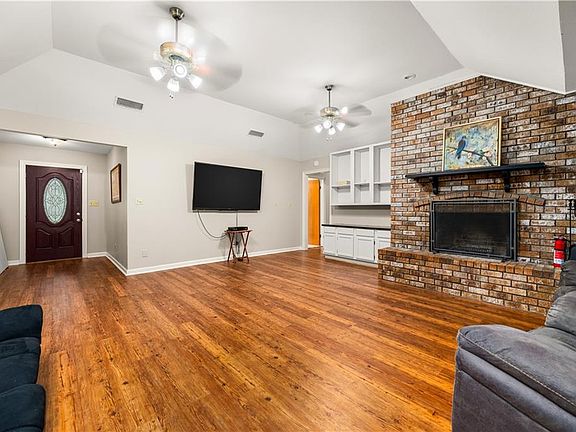 4th image of 255 Mosby Dr