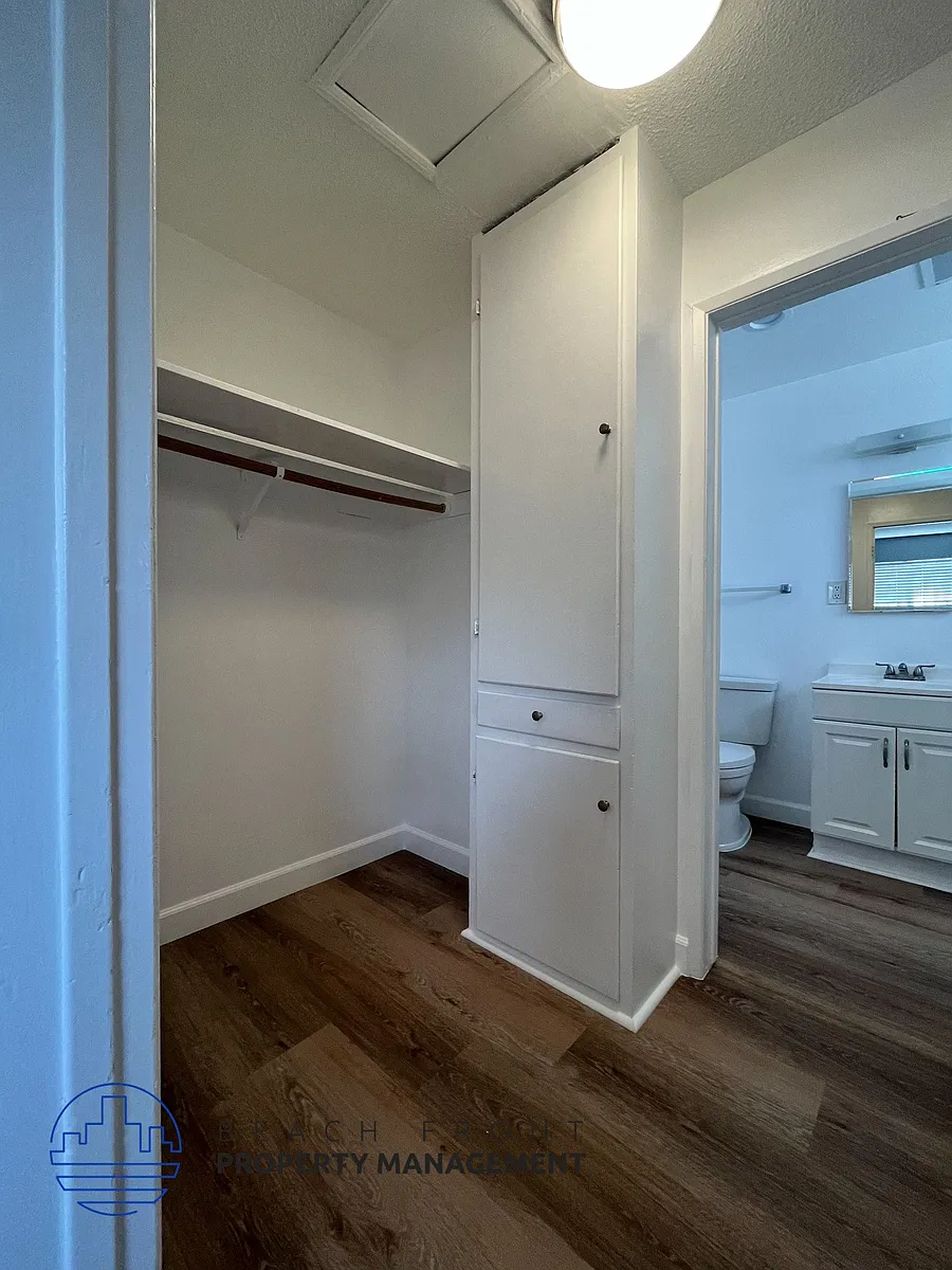 Building Photo - 4082 W 142nd St