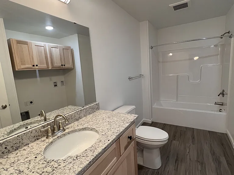 209 S Millersburg St — Photo 20