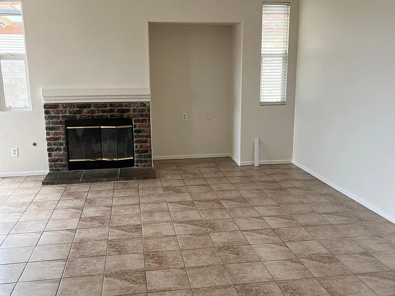 3920 Sunkist St — Photo 3
