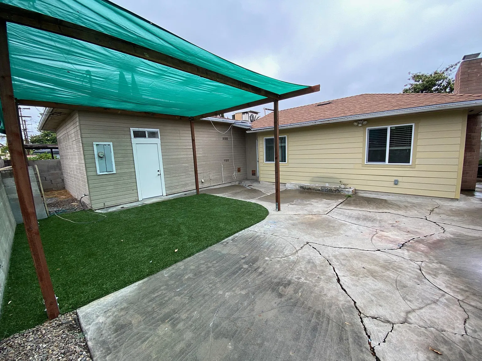 7 bed, 2273 sqft, $9,400 — Photo 2