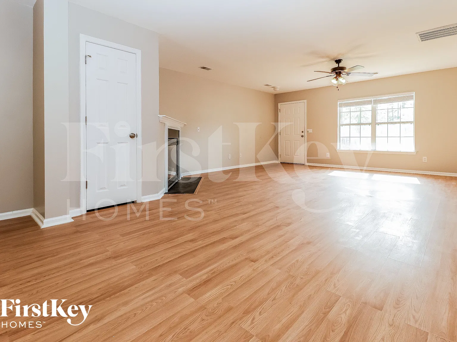 4 bed, 2.5 bath, 2358 sqft, $2,585 — Photo 2