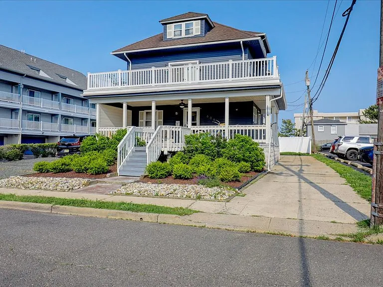 606 Beach Ave #3 — Photo 25