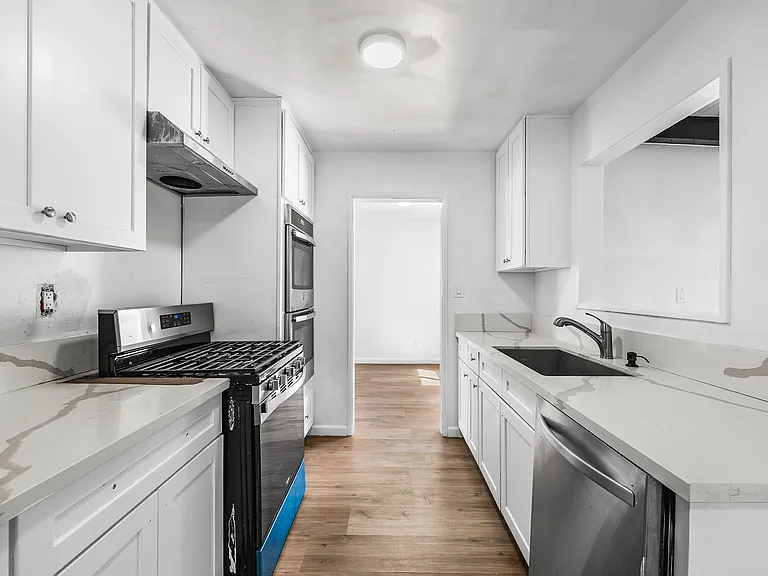 442 Lightcap St — Photo 9