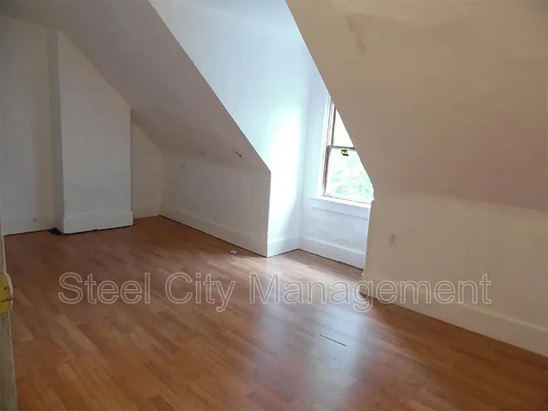 12 Cuyler Ave — Photo 6
