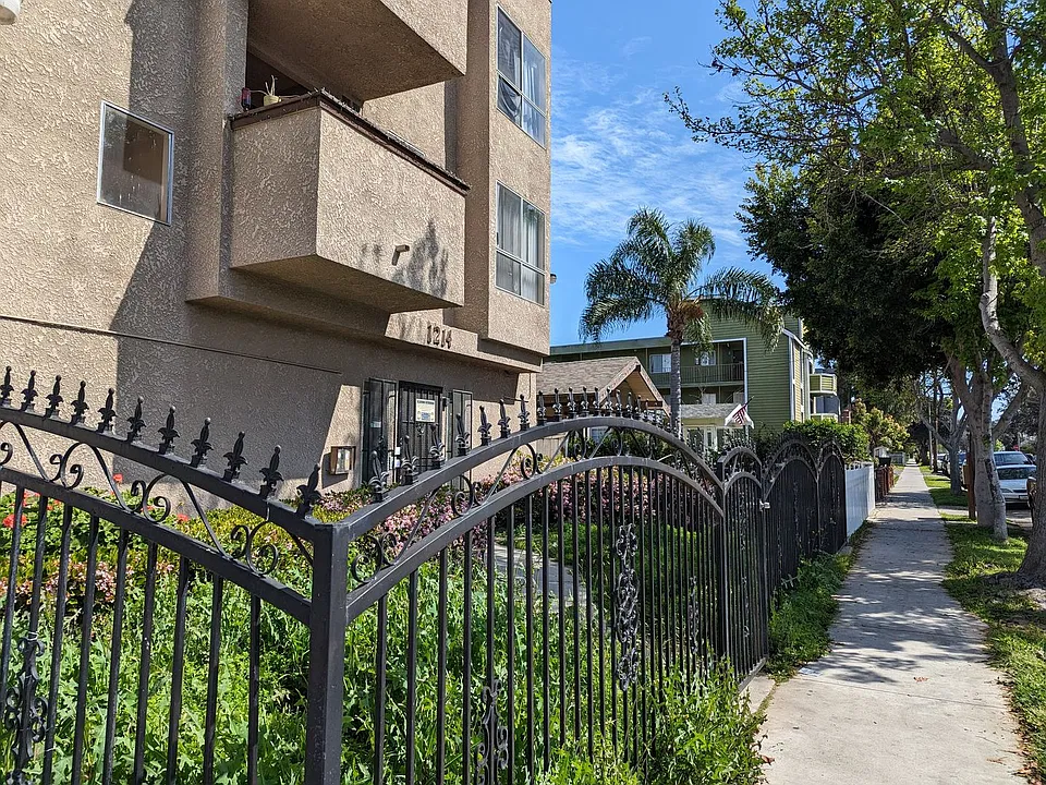 1214 Temple Ave #204A