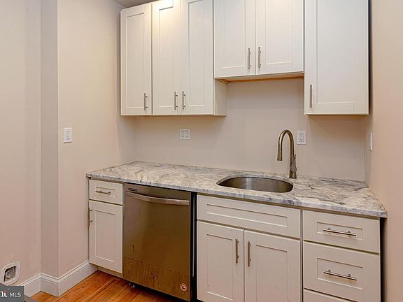 4th image of 2213 Pine St #B