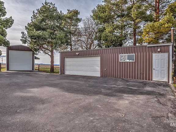 3rd image of 1684 Cove Rd