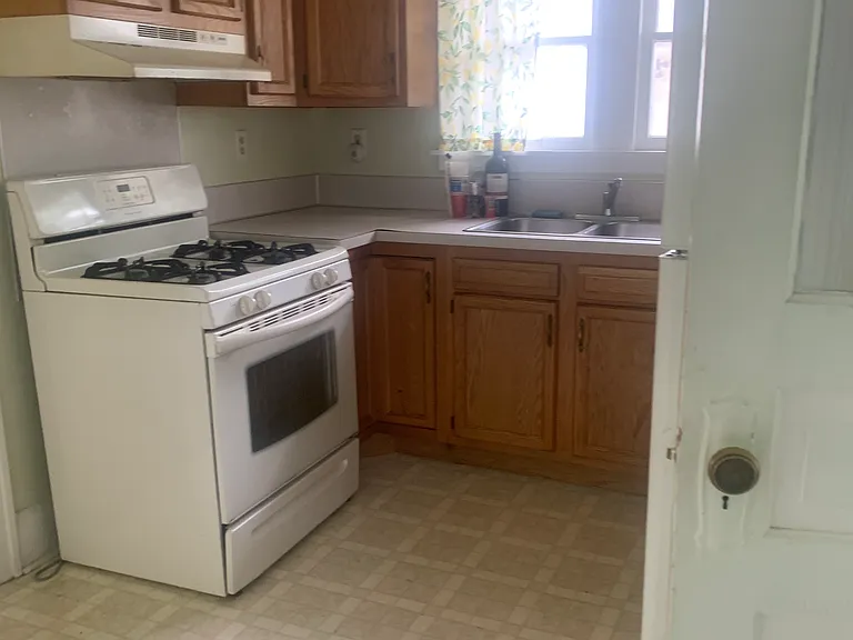 1542 Kedron St — Photo 6