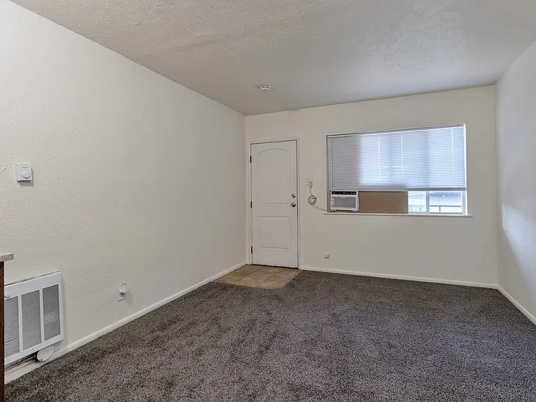 241 N 800 W — Photo 8