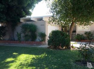 22040 Viscanio Rd, Woodland Hills, CA 91364