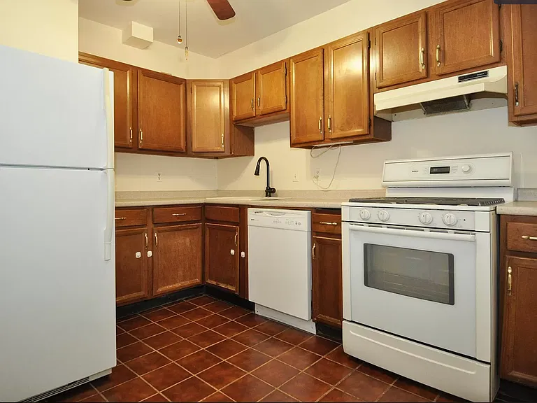 299 Tappan St #2 — Photo 10