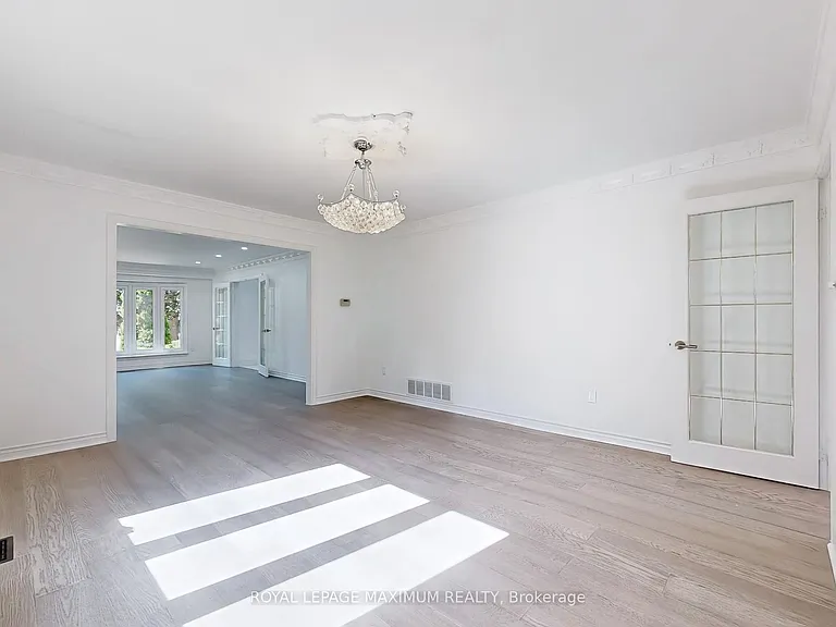 22A Waltham Cres — Photo 7