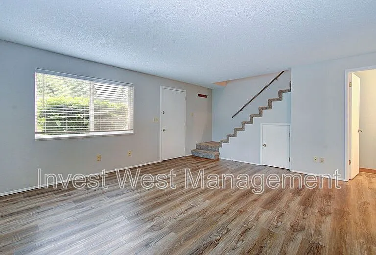 710 NE 15th Ave — Photo 12