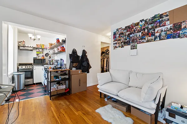 Rented by Avi Nash Associates | media 4