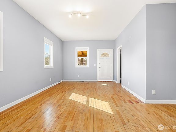 5th image of 925 McLean Road
