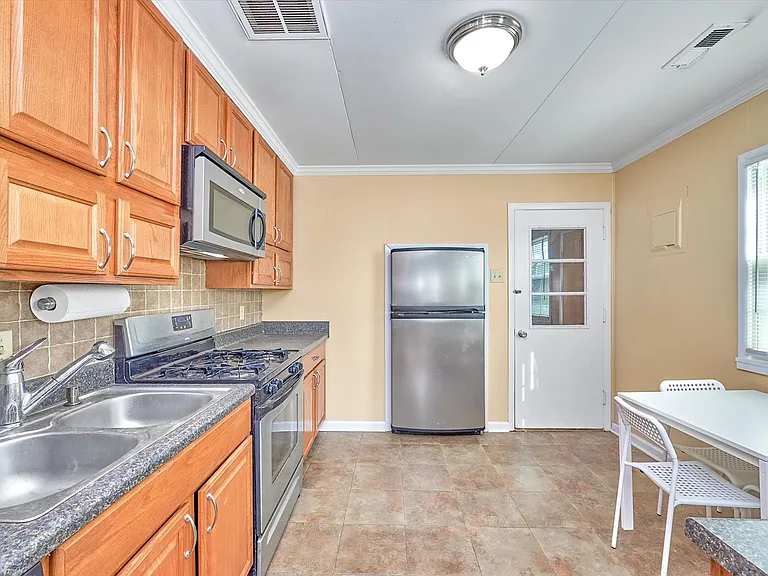 2015 Kensington Dr — Photo 4