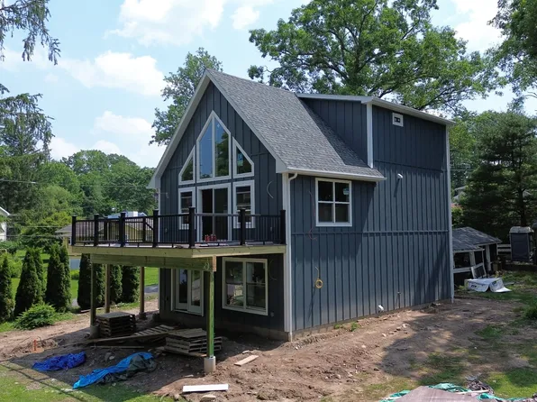 18 Lakeshore Dr, Wapwallopen, PA 18660