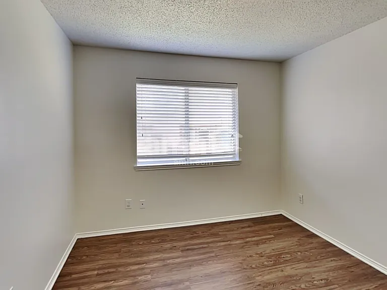 2700 Salado Trl — Photo 15