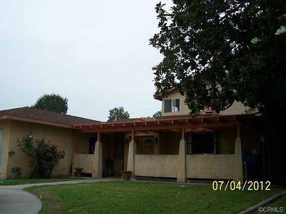 front of cul de sac home